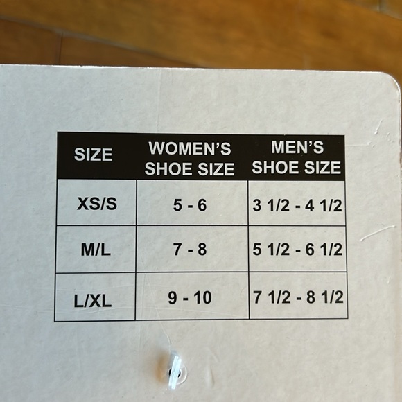 Grinch Adult Unisex Slippers Red Green Christmas Sz M/L - Picture 4 of 4